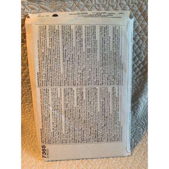 Simplicity Holiday Tree Skirt Stocking Ornaments Sewing Pattern 7365 - Uncut - Picture 2 of 3